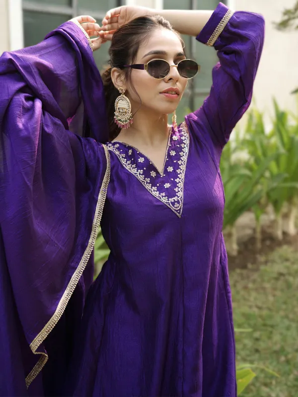 Riyvaa_Embroidered_Vichitra_Palazzo_Suit_Set_with_Dupatta