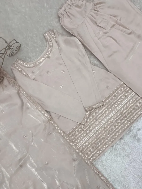 Riyvaa_Glass_Roman_Silk_Farshi_Suit_Set_with_Dupatta