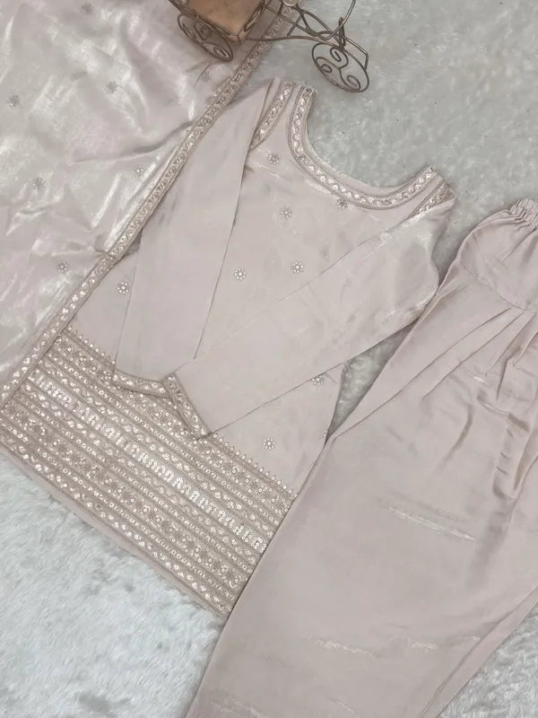 Riyvaa_Glass_Roman_Silk_Farshi_Suit_Set_with_Dupatta