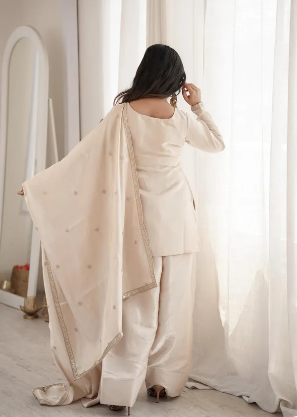 Riyvaa_Glass_Roman_Silk_Farshi_Suit_Set_with_Dupatta