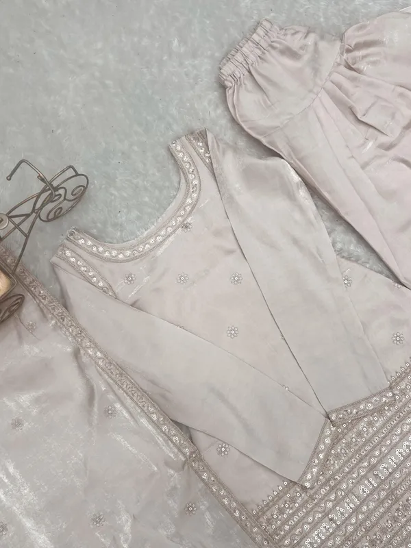 Riyvaa_Glass_Roman_Silk_Farshi_Suit_Set_with_Dupatta