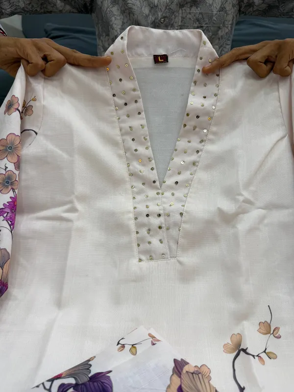 Riyvaa_Pure_Lilan_Cotton_Handwork_Co-Ord_Set_with_Bracelet