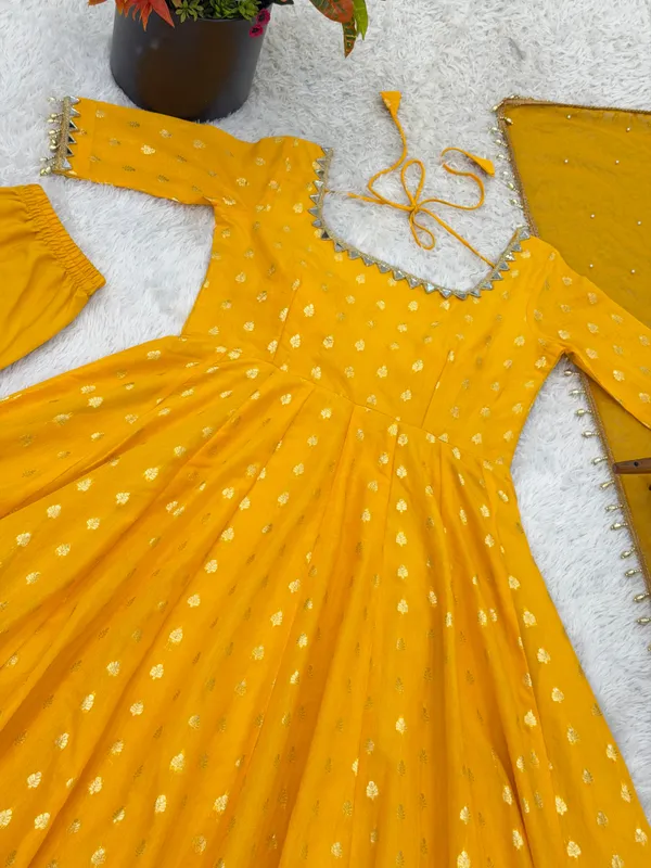 Riyvaa_Chanderi_Jacquard_Embroidered_Anarkali_Set_with_Dupatta