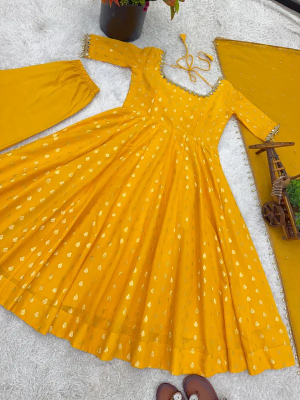 Riyvaa_Chanderi_Jacquard_Embroidered_Anarkali_Set_with_Dupatta
