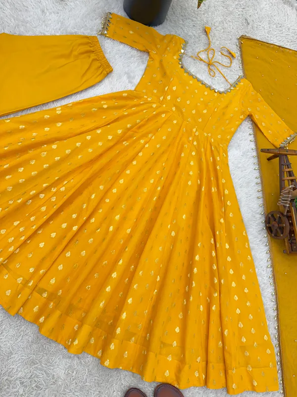 Riyvaa_Chanderi_Jacquard_Embroidered_Anarkali_Set_with_Dupatta