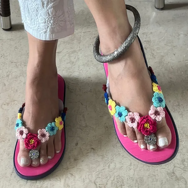 Pink_Synthetic_Crochet_Flower_Flip_Flops_For_Women