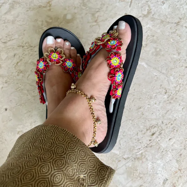 Black_Synthetic_Crochet_Bead_Flower_Flip_Flops_For_Women