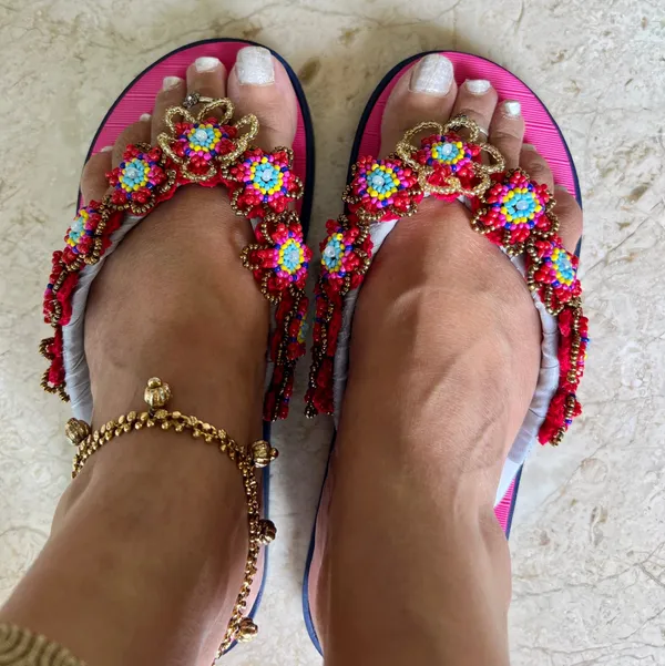 Pink_Synthetic_Crochet_Bead_Flower_Flip_Flops_For_Women