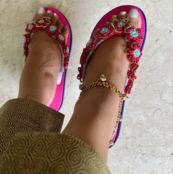 Pink_Synthetic_Crochet_Bead_Flower_Flip_Flops_For_Women