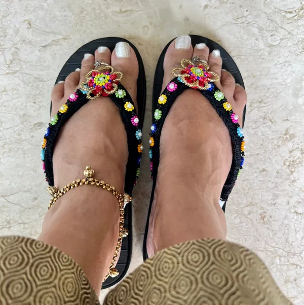 Black_Synthetic_Crochet_Bead_Daisy_Flower_Flip_Flops_For_Women