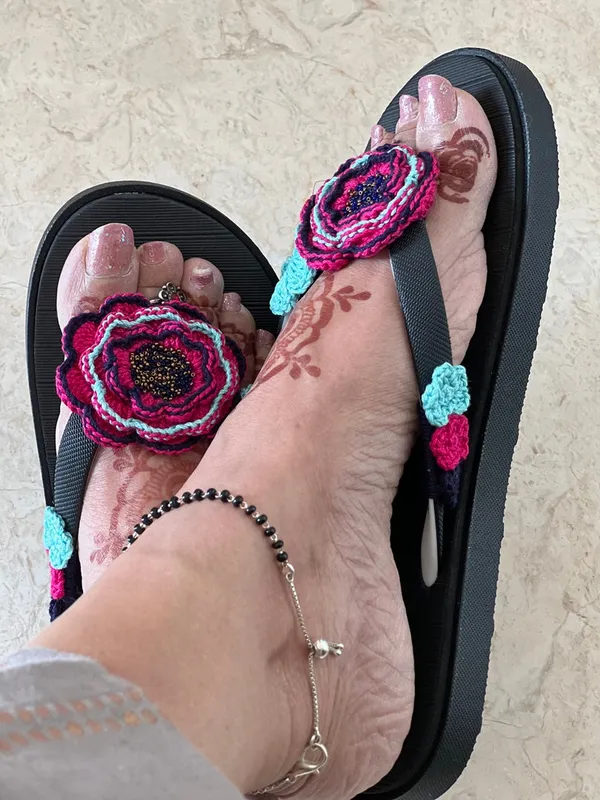 Black_Synthetic_Crochet_Flower_Flip_Flops_For_Women