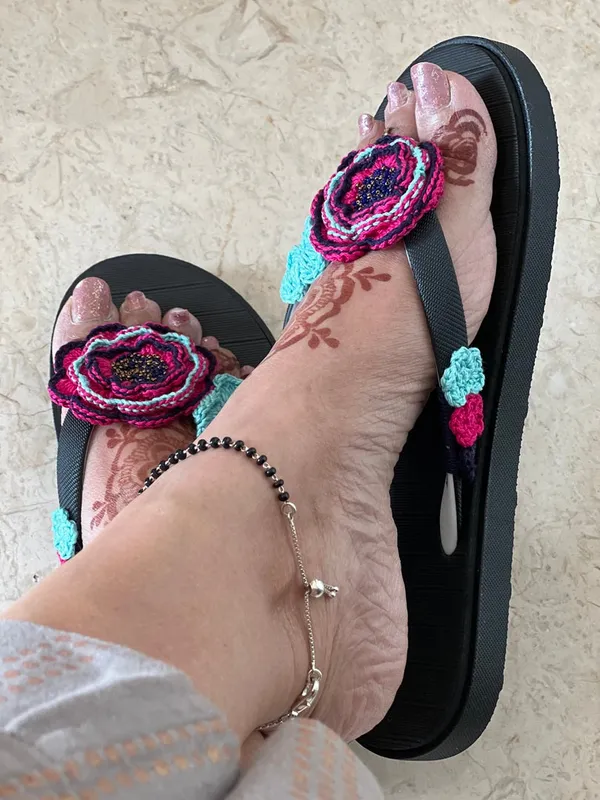 Black_Synthetic_Crochet_Flower_Flip_Flops_For_Women
