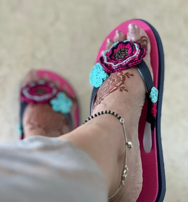 Pink_Synthetic_Crochet_Flower_Flip_Flops_For_Women