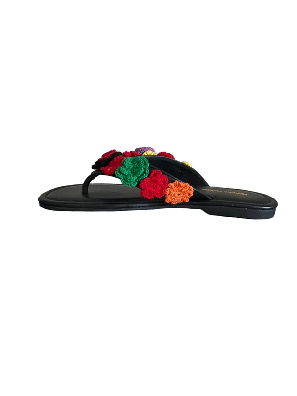 Black_Synthetic_V_Strap_Crochet_Flower_Flats_For_Women