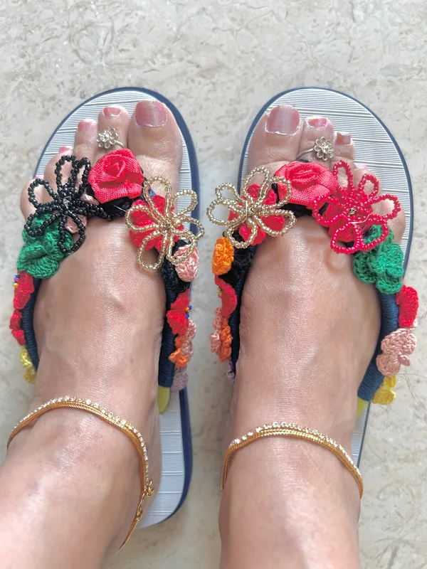 Grey_Crochet_Bead_Flower_Flip_Flops_For_Women