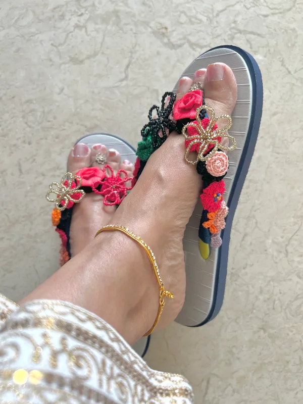 Grey_Crochet_Bead_Flower_Flip_Flops_For_Women