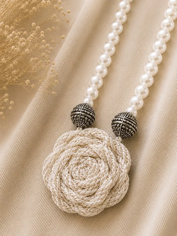 Rose_Necklace_-_Beige
