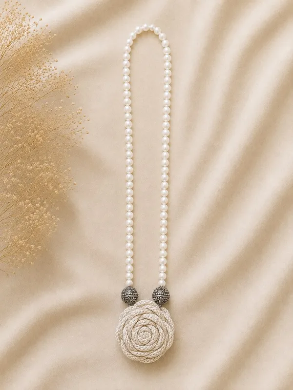 Rose_Necklace_-_Beige