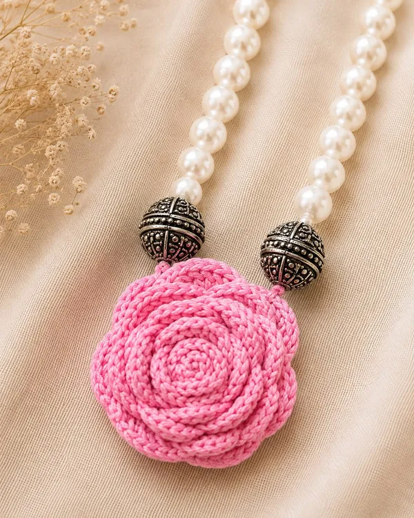 Rose_Necklace_-_Pink