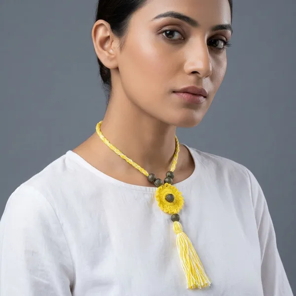 Yellow_Crochet_Wool_Flower_Tassel_Choker_Necklace_For_Women
