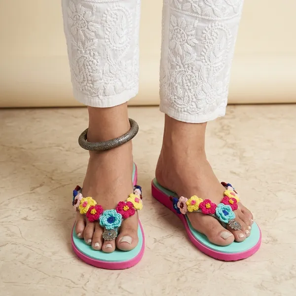 Aqua_Crochet_Flower_Saadgi_Flip_Flops_For_Women