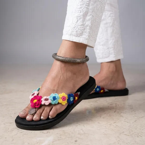 Black_Synthetic_Crochet_Flower_Slip_On_Flip_Flops_For_Women