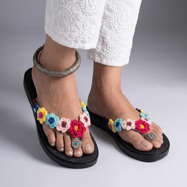 Black_Synthetic_Crochet_Flower_Slip_On_Flip_Flops_For_Women