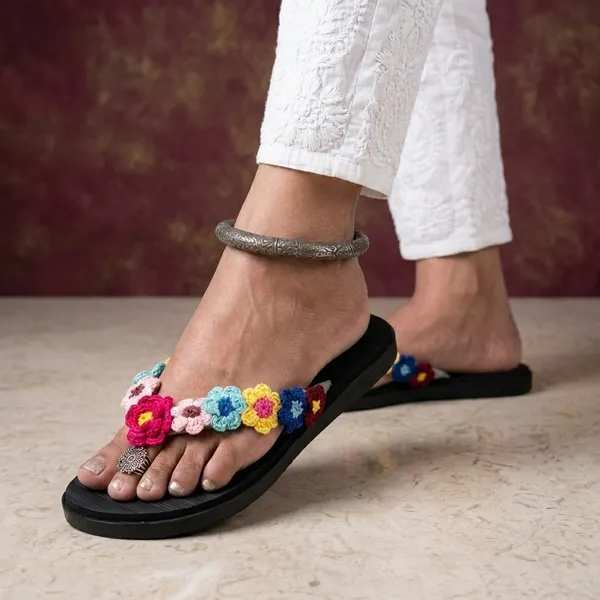 Black_Synthetic_Crochet_Flower_Slip_On_Flip_Flops_For_Women