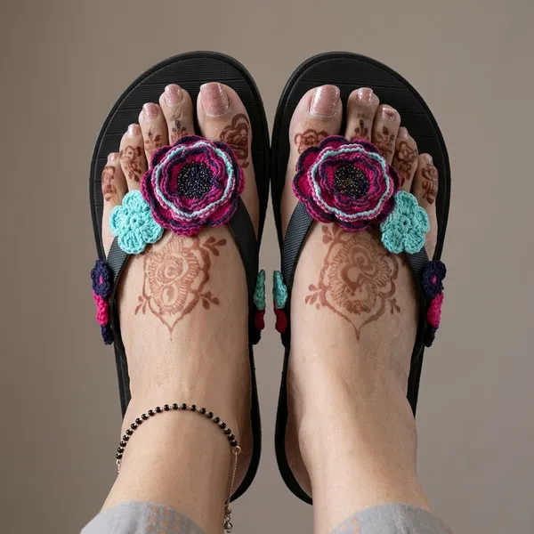 Black_Synthetic_Crochet_Flower_Flip_Flops_For_Women