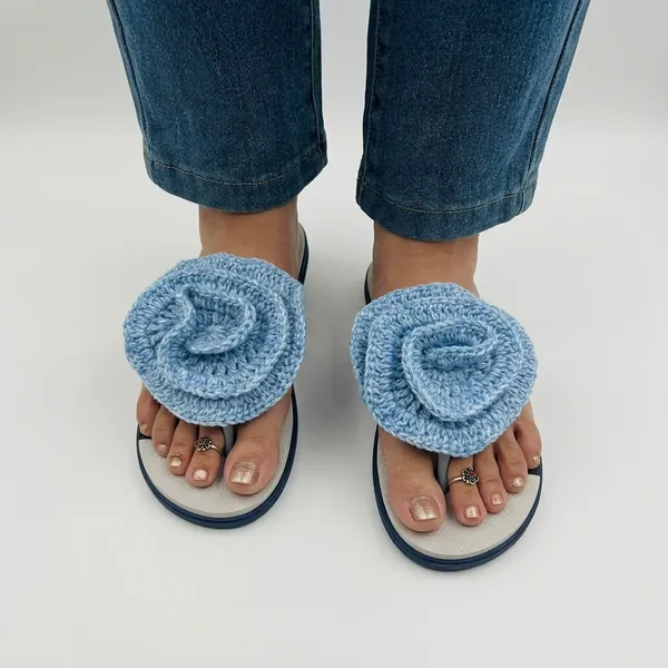 Grey_And_Blue_Synthetic_Crochet_Flower_Flip_Flops_For_Women