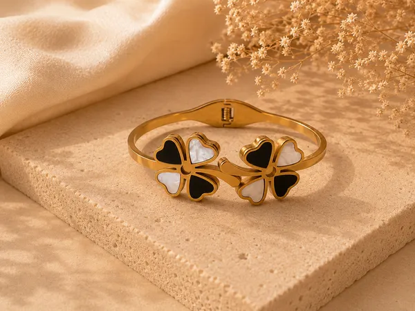 Luxe_Clover_Bracelet_18k_Gold_Plated