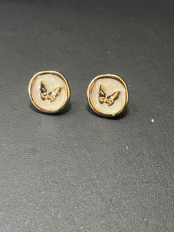Auraa_Butterfly_Pearl_Studs