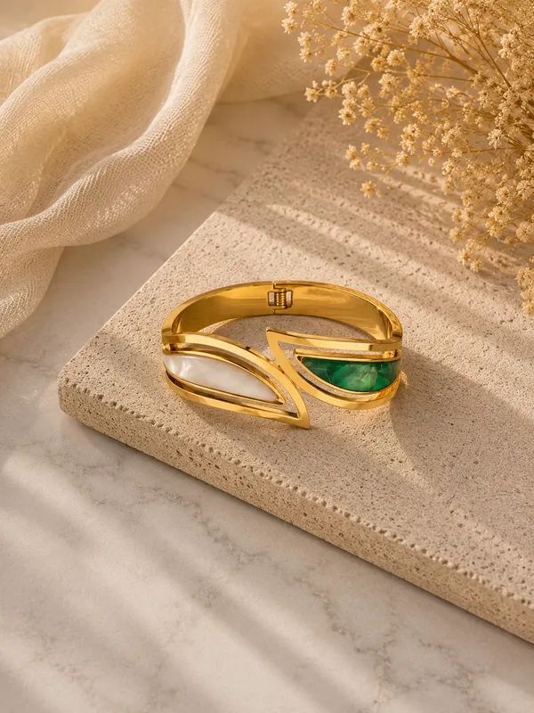 Auraa_Emerald_Leaf_Luxe_Bracelet