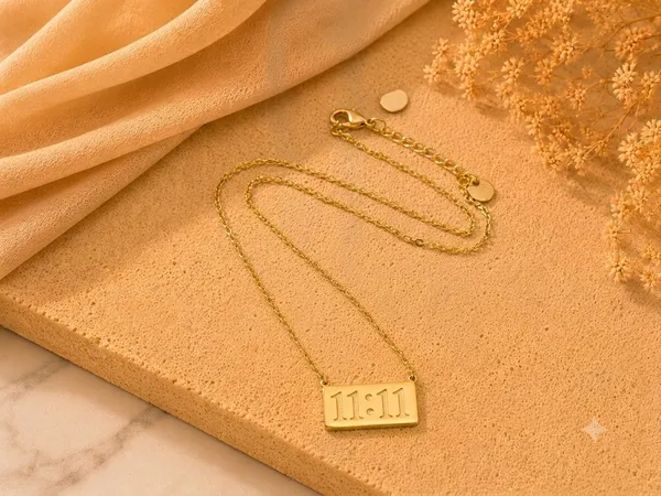 The_Manifest_Bar_Necklace