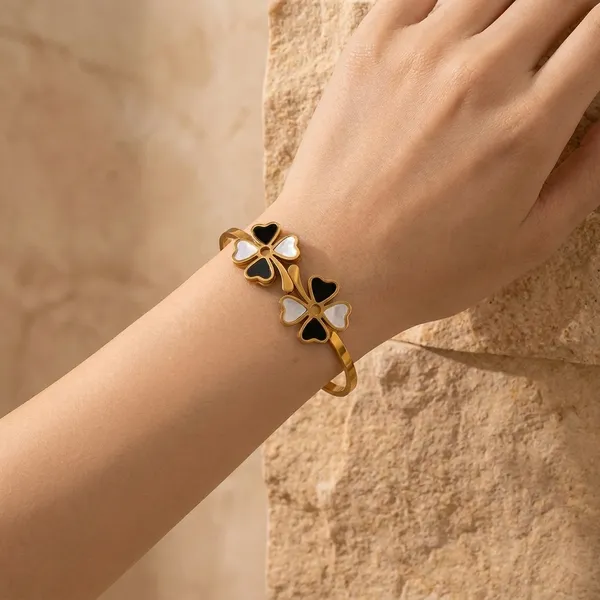 Luxe_Clover_Bracelet_18k_Gold_Plated