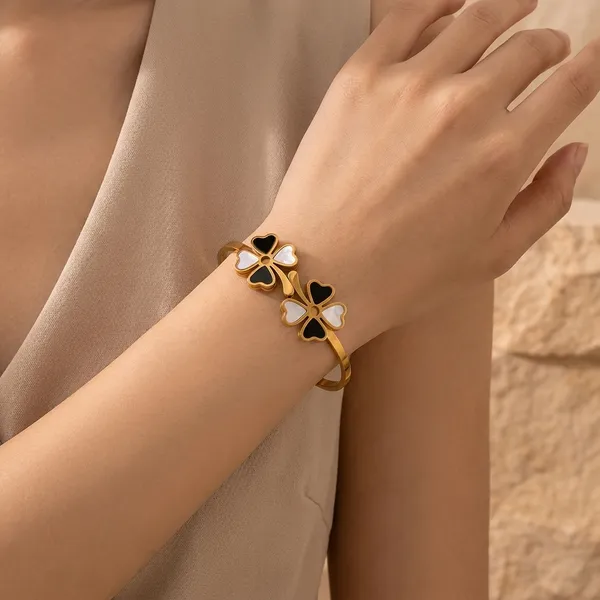 Luxe_Clover_Bracelet_18k_Gold_Plated