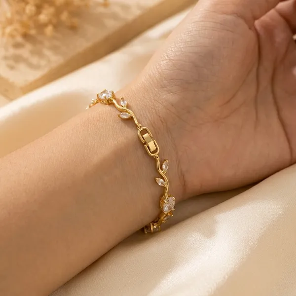 Luxe_Clover_Bracelet_18k_Gold_Plated