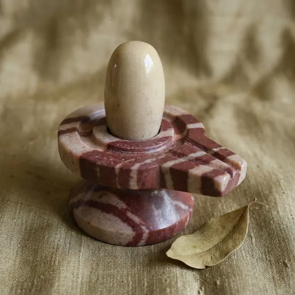 Narmada_Stone_Spiritual_Narmadeshwar_Shivling_Showpiece