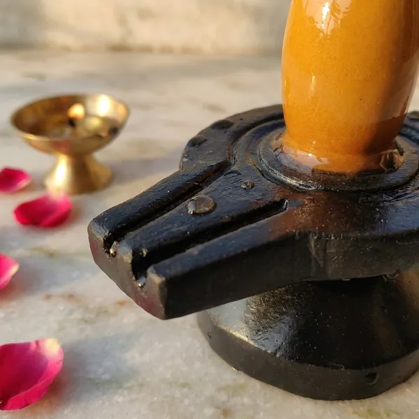 Narmada_Stone_Spiritual_Multicolor_Narmadeshwar_Shivling_Idol