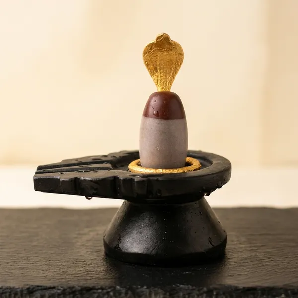 Narmada_Stone_Pooja_Multicolor_Mahadev_Shivling_Showpiece
