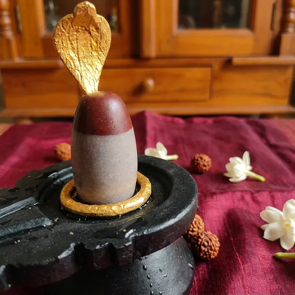 Narmada_Stone_Pooja_Multicolor_Mahadev_Shivling_Showpiece
