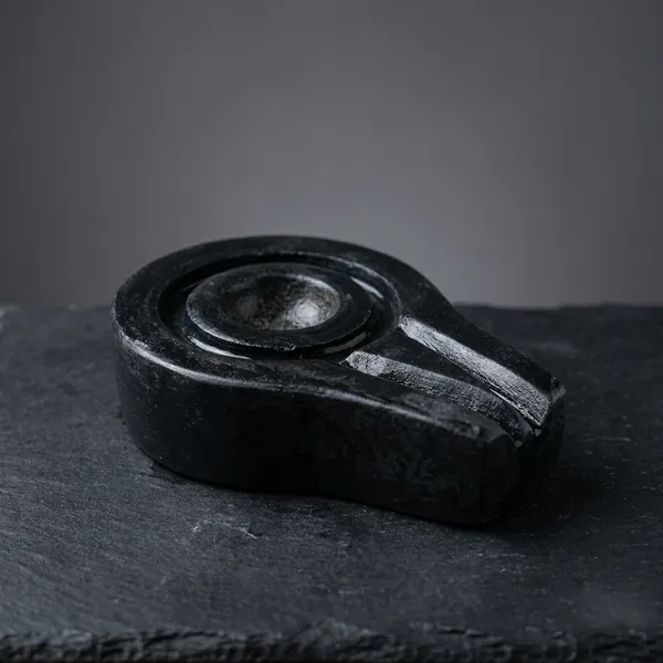 Narmada_Stone_Spiritual_Black_Narmadeshwar_Shivling_With_Jaladhari_Set