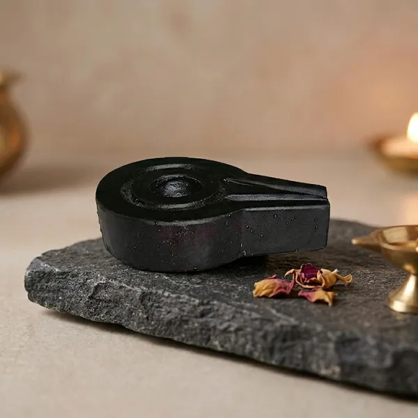Narmada_Stone_Spiritual_Black_Ram_Darbar_Idol_Figurine
