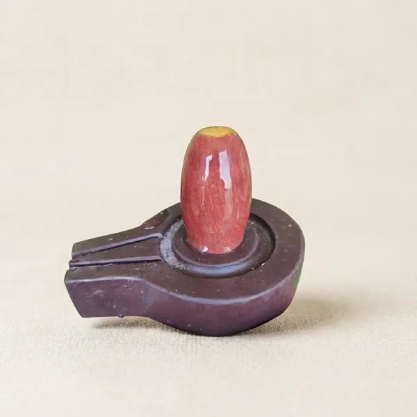 Narmada_Stone_Pooja_Red_Shivling_With_Naagnandi_Trishul_Showpiece