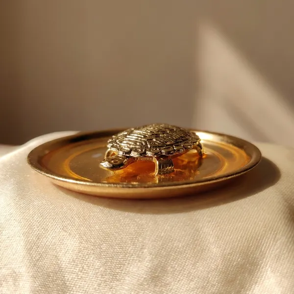 Narmada_Stone_Spiritual_Golden_Turtle_With_Plate_Showpiece
