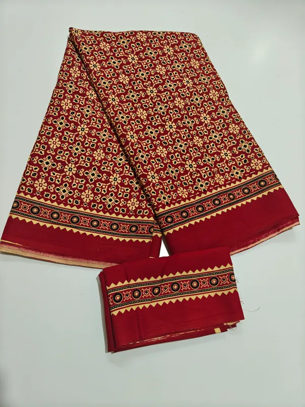 Red_Viscose_Rayon_Printed_Saree_With_Blouse_For_Women
