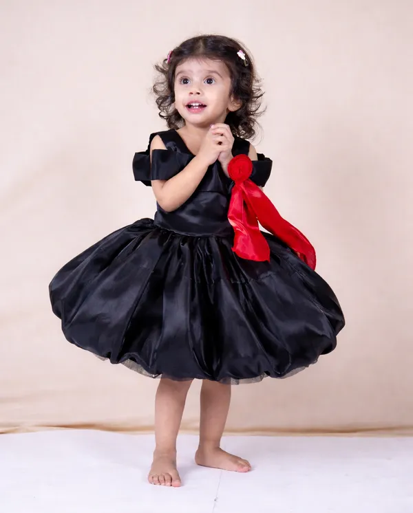 Black_Soft_Net_Balloon_Frock_For_Girls