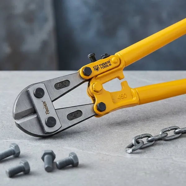 HEAVY_DUTY_24_INCH_BOLT_CUTTER_FOR_INDUSTRIAL_CUTTING