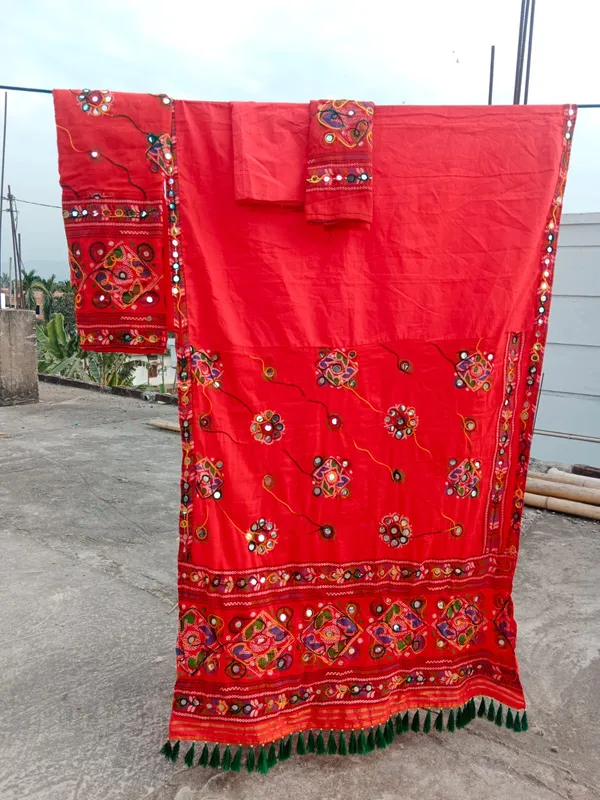 Red_And_Green_Cotton_Mirror_Work_Jaipuri_Mekhela_Sador_For_Women