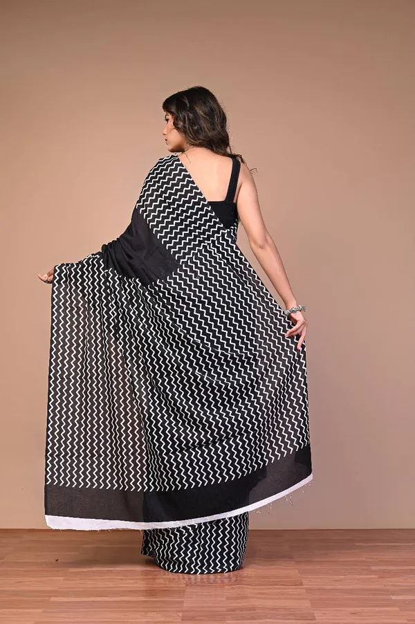 Black_Cotton_Mulmul_Chevron_Printed_Saree_For_Women